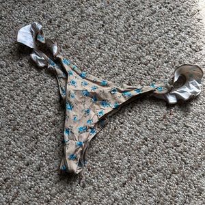 FRANKIES CHEEKY, RUFFLED BIKINI BOTTOMS